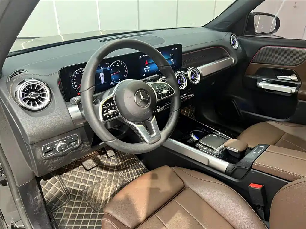 MERCEDES BENZ GLB 2023