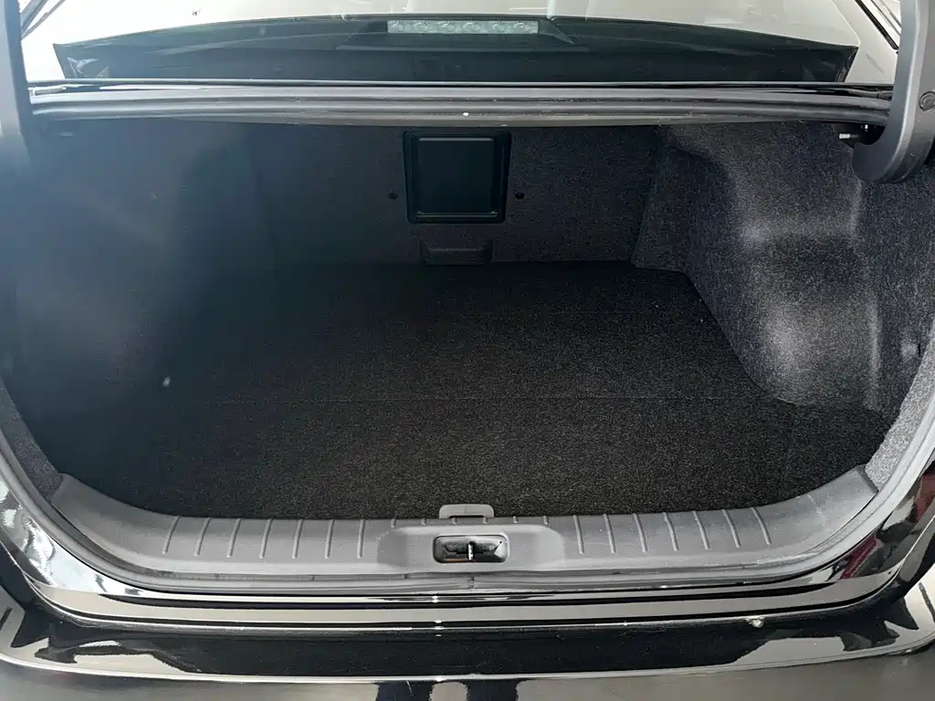 NISSAN TEANA 2023