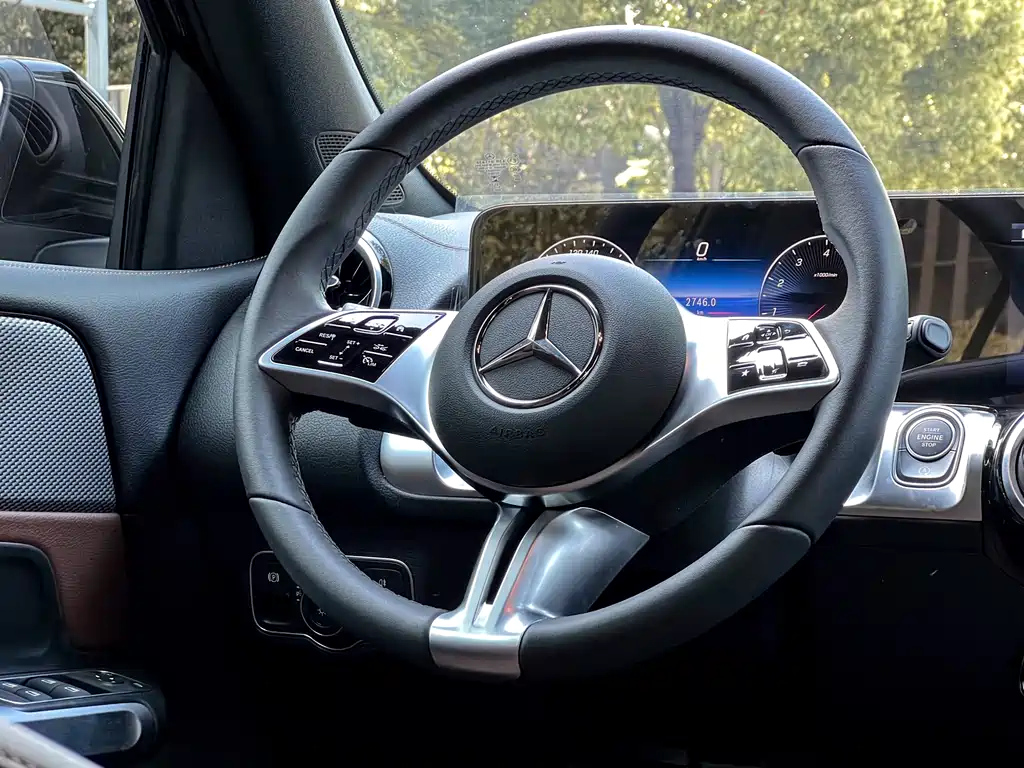 MERCEDES BENZ GLB 2024
