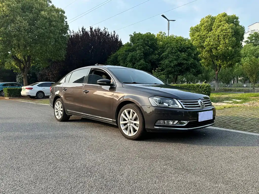 VOLKSWAGEN MAGOTAN 2012
