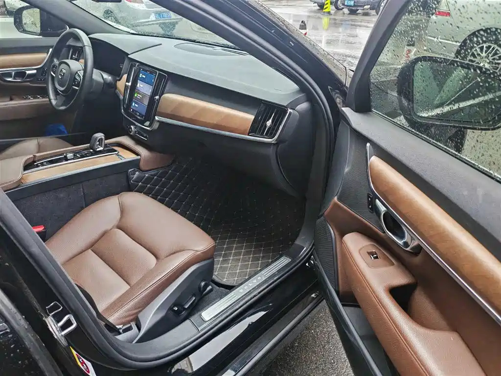 VOLVO S90 2022
