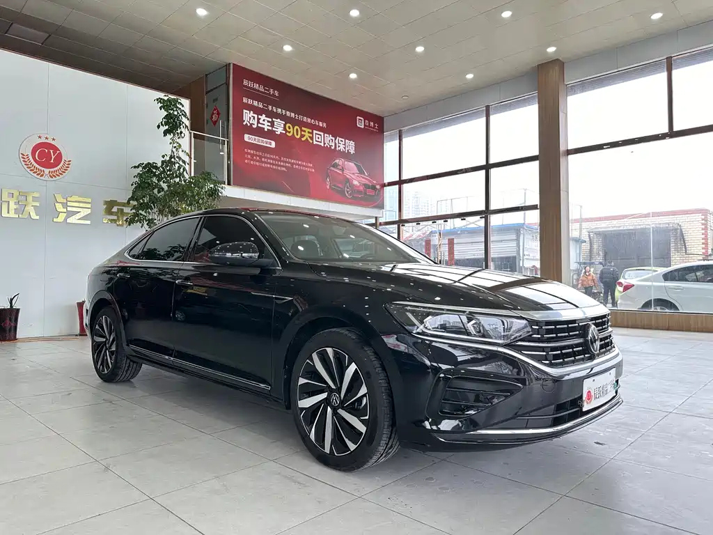 VOLKSWAGEN PASSAT 2023