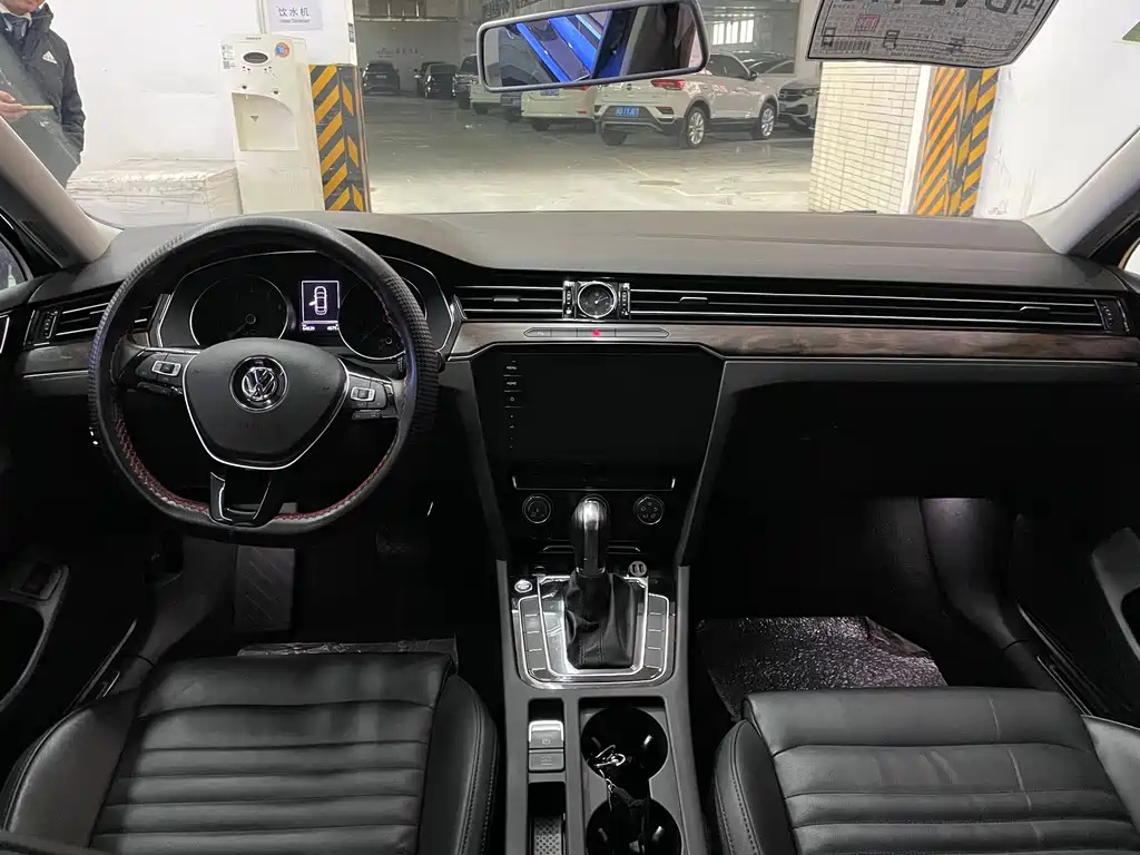VOLKSWAGEN MAGOTAN 2019