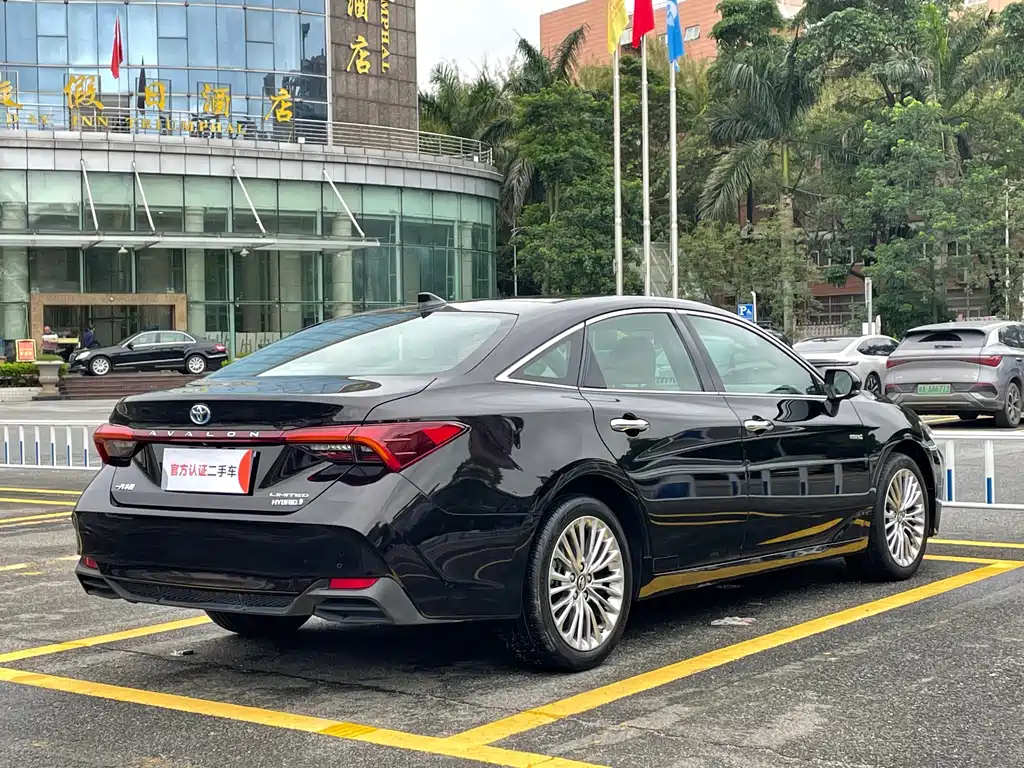 TOYOTA AVALON 2019