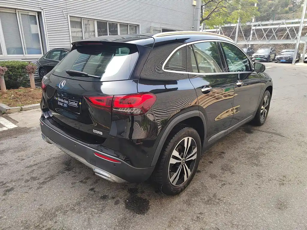 MERCEDES BENZ GLA 2021