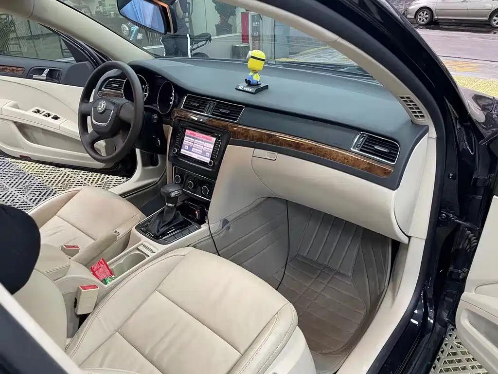 SKODA SUPERB 2013