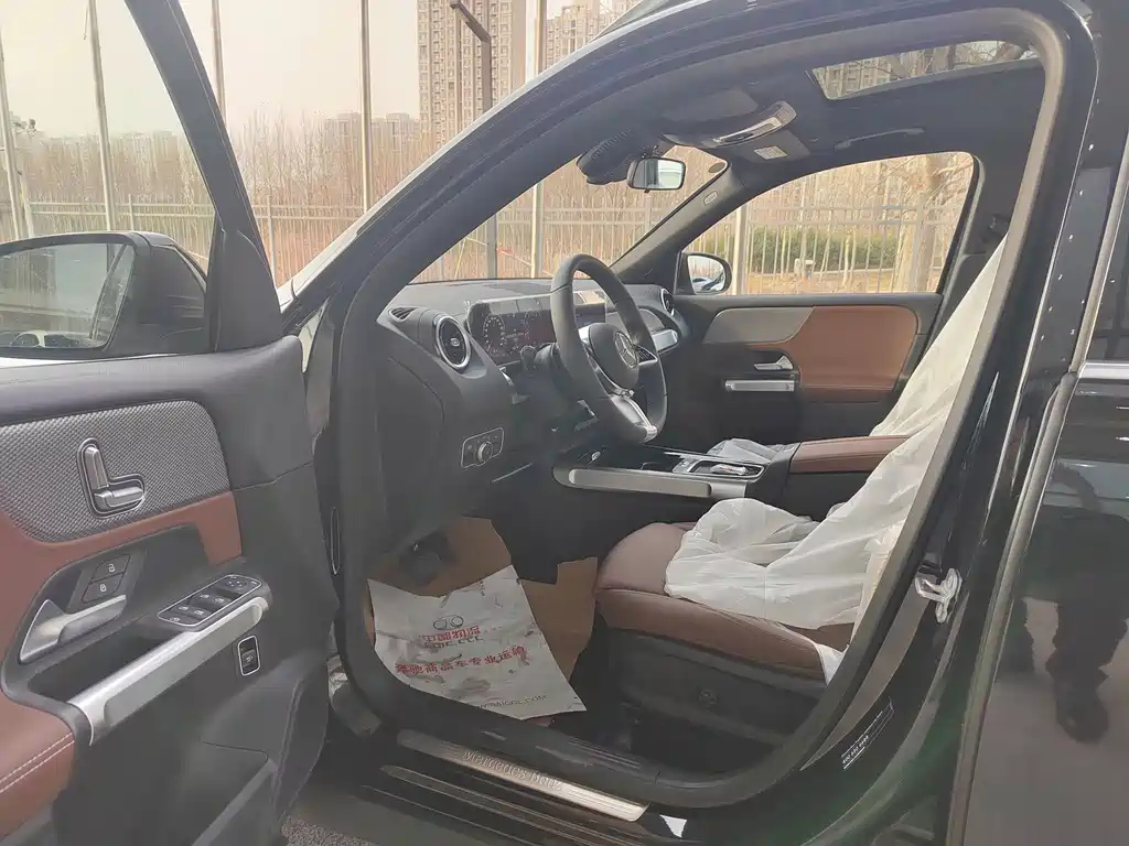 MERCEDES BENZ GLB 2024