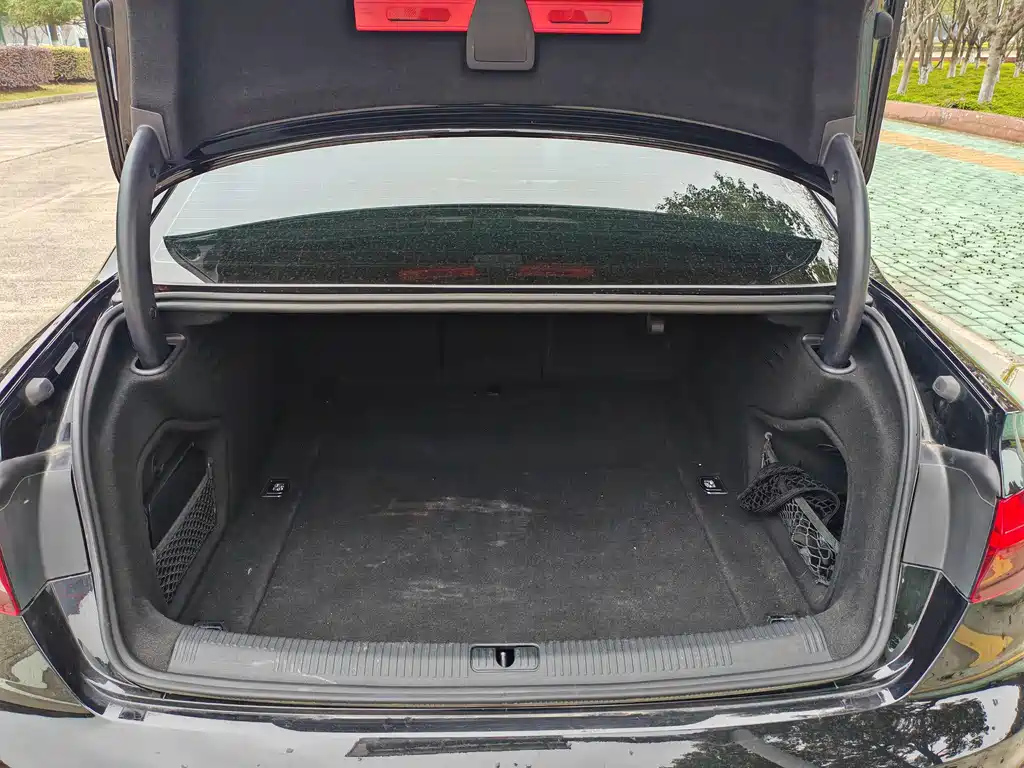 AUDI A4L 2022