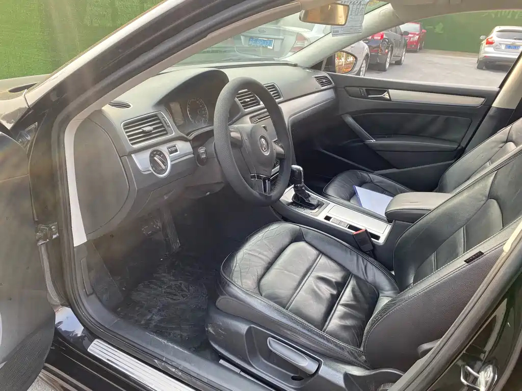 VOLKSWAGEN PASSAT 2014