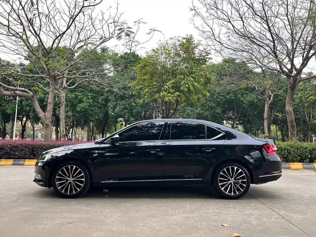 SKODA SUPERB 2017