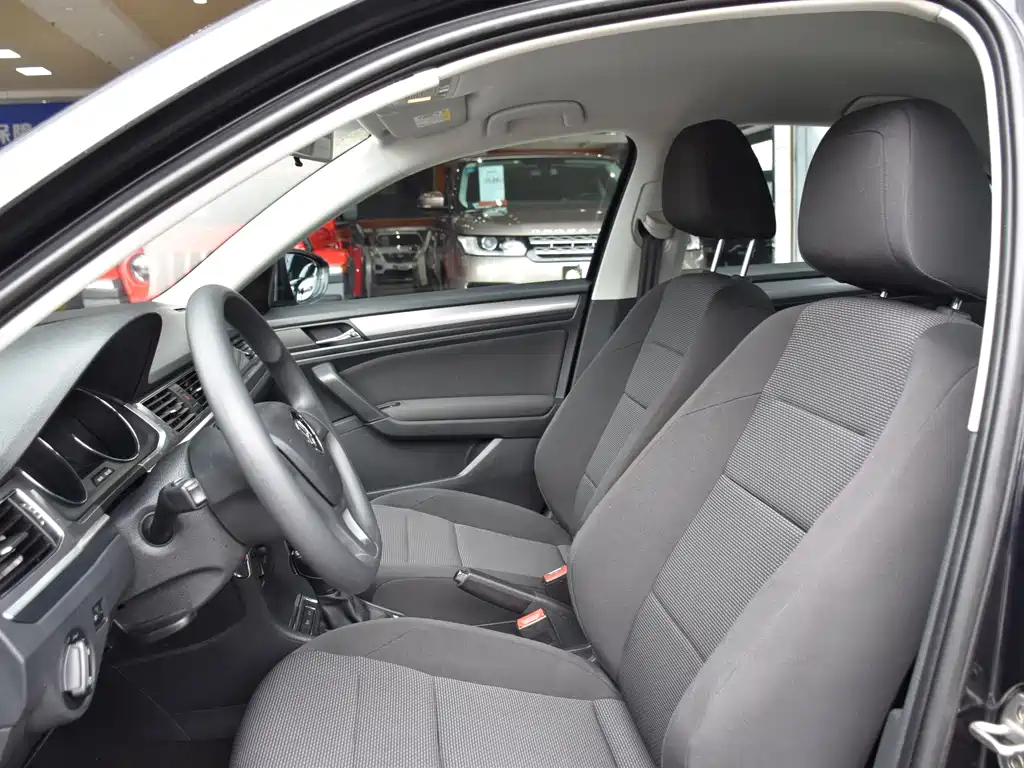 VOLKSWAGEN BORA 2019