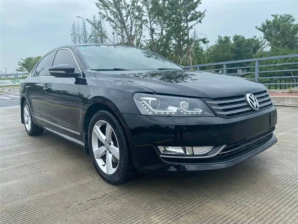 VOLKSWAGEN PASSAT 2013
