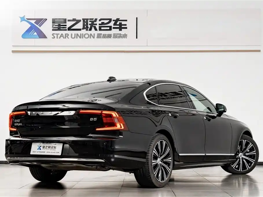 VOLVO S90 2023