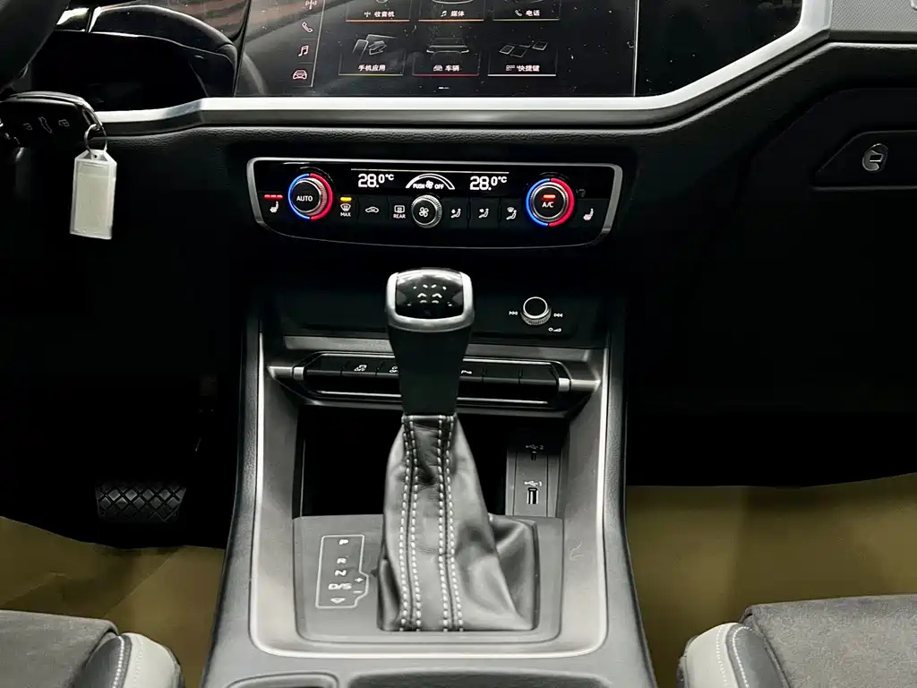 AUDI Q3 2021