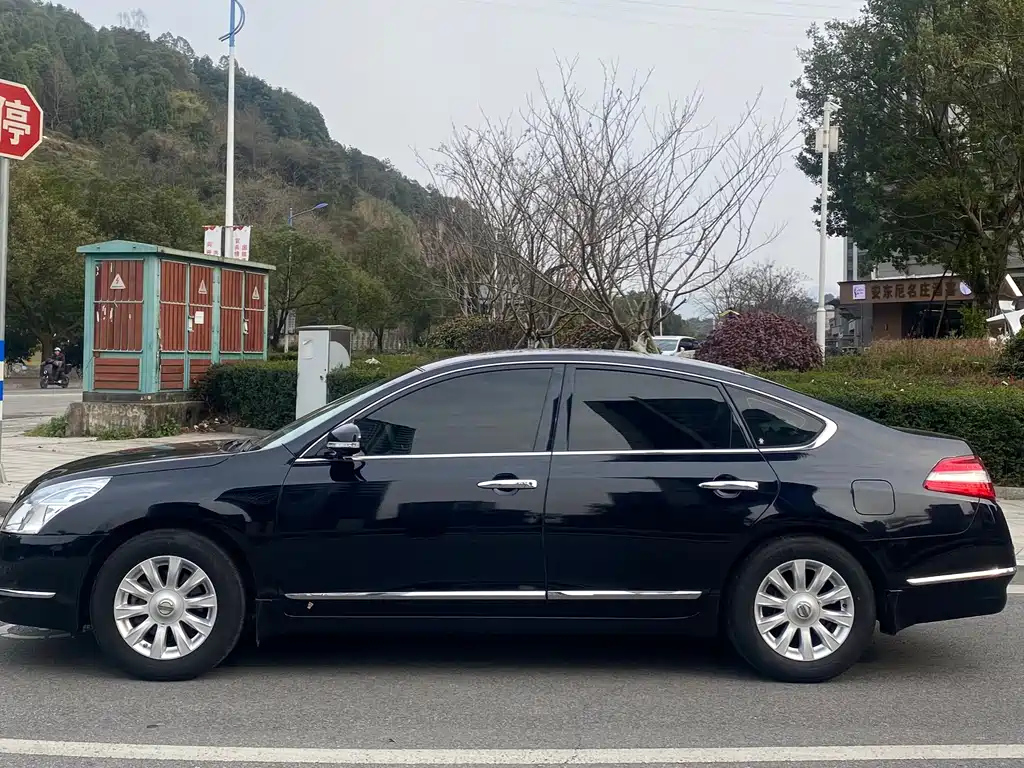 NISSAN TEANA 2010