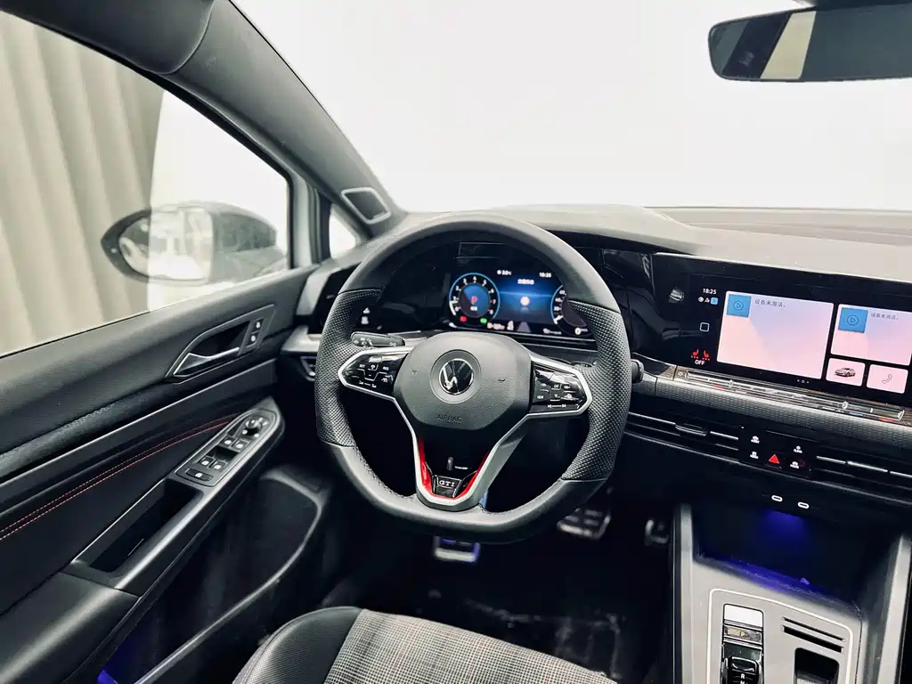 VOLKSWAGEN GOLF 2022