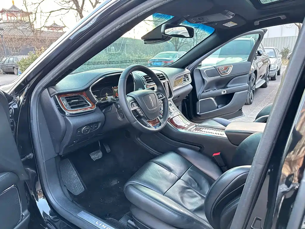 LINCOLN CONTINENTAL 2018