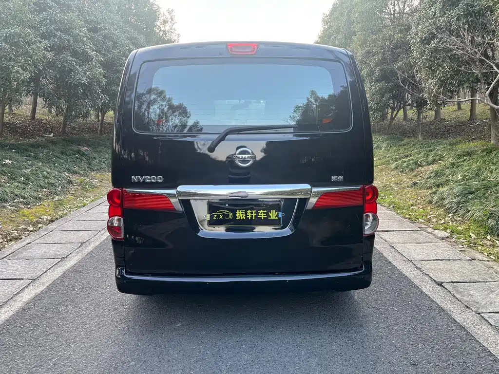 NISSAN NV200 2012