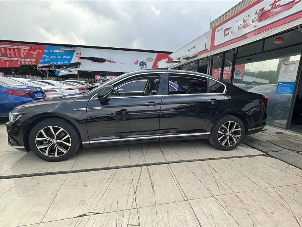 VOLKSWAGEN MAGOTAN 2020