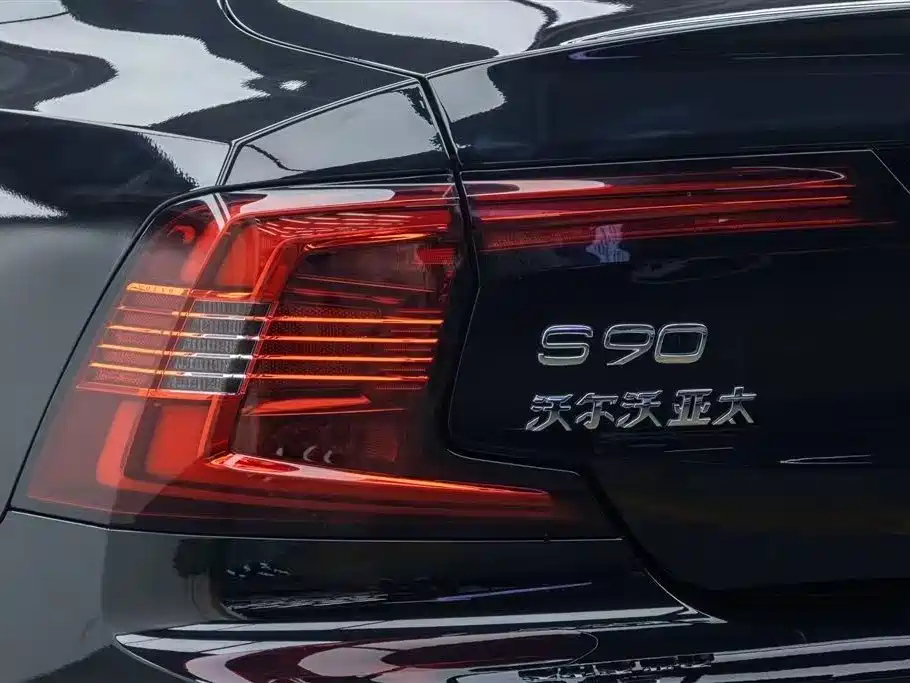 VOLVO S90 2022