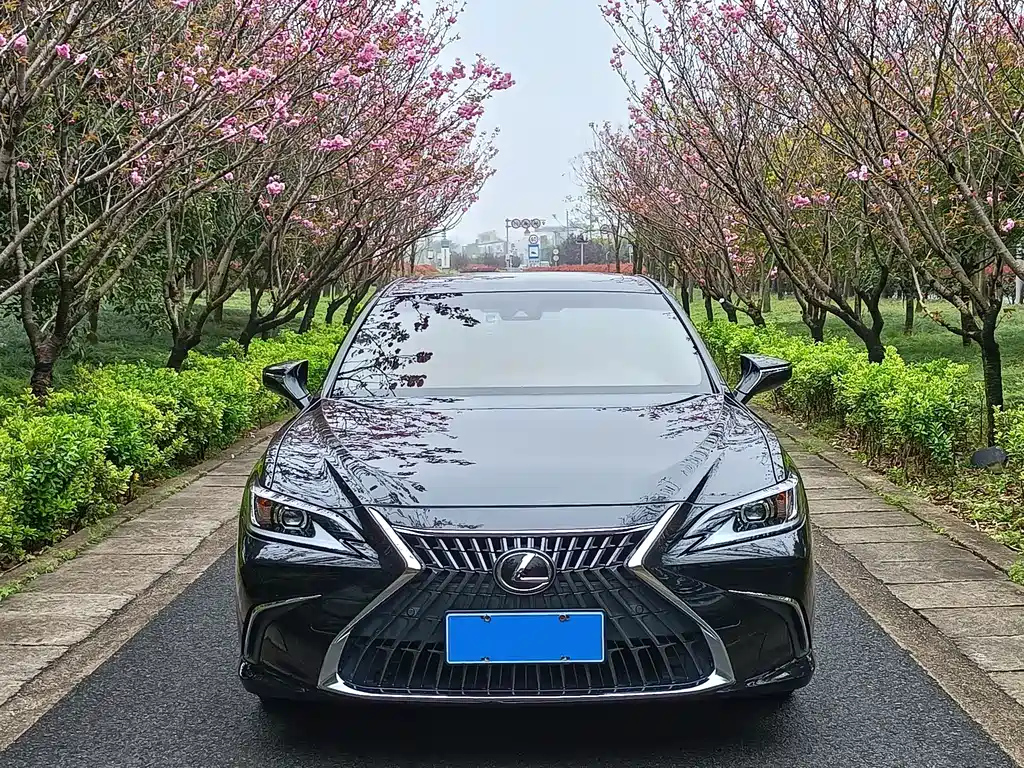 LEXUS ES 2023