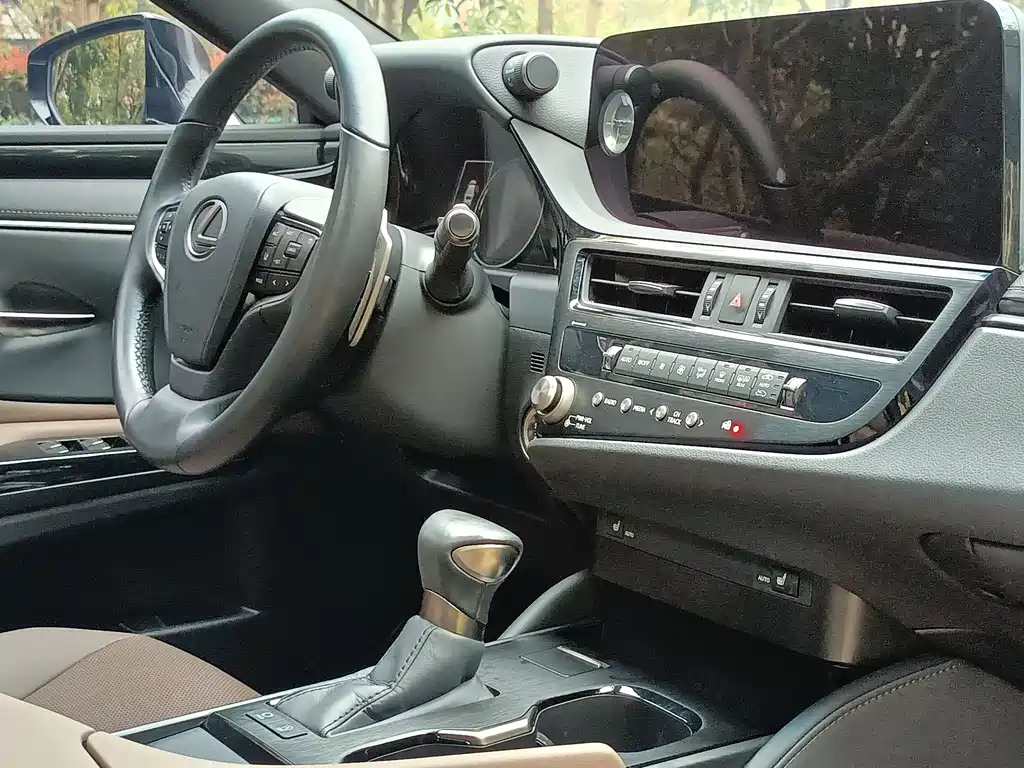 LEXUS ES 2023