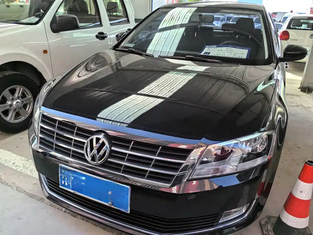 VOLKSWAGEN LAVIDA 2015