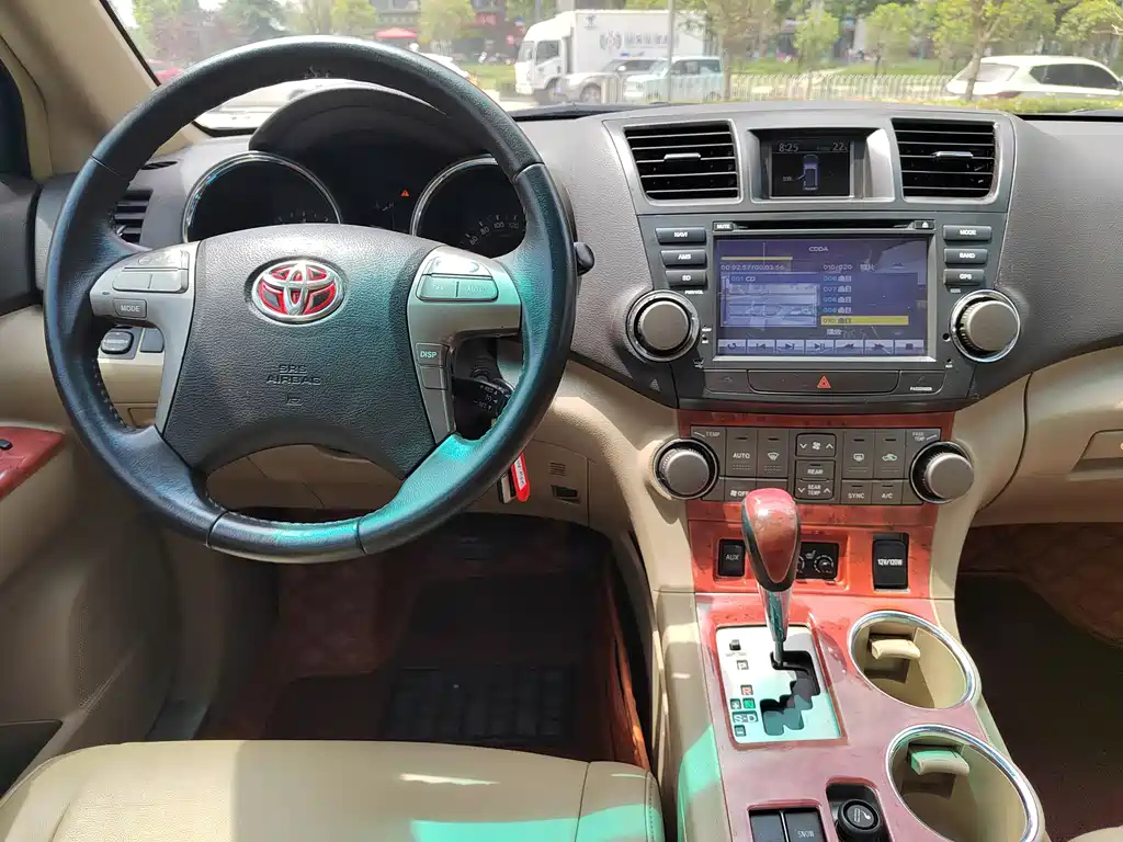 TOYOTA HIGHLANDER 2010