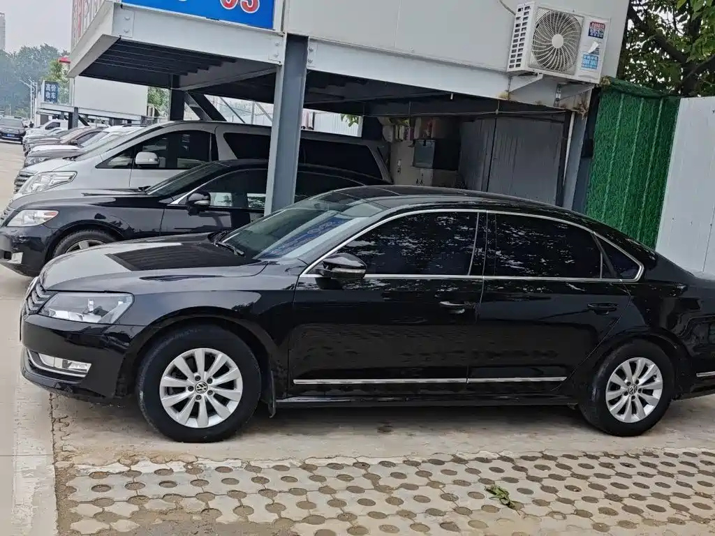 VOLKSWAGEN PASSAT 2014