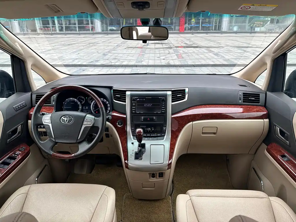 TOYOTA ALPHARD 2011