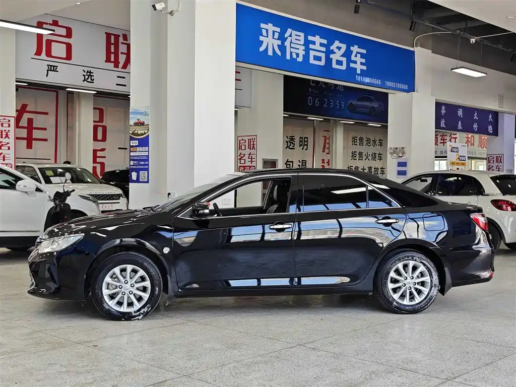 TOYOTA CAMRY 2015