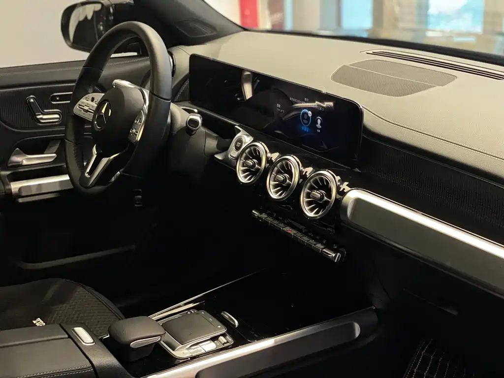 MERCEDES BENZ EQB 2022