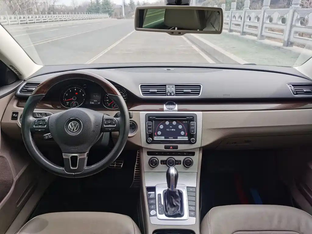 VOLKSWAGEN MAGOTAN 2015