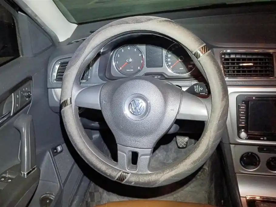 VOLKSWAGEN LAVIDA 2013