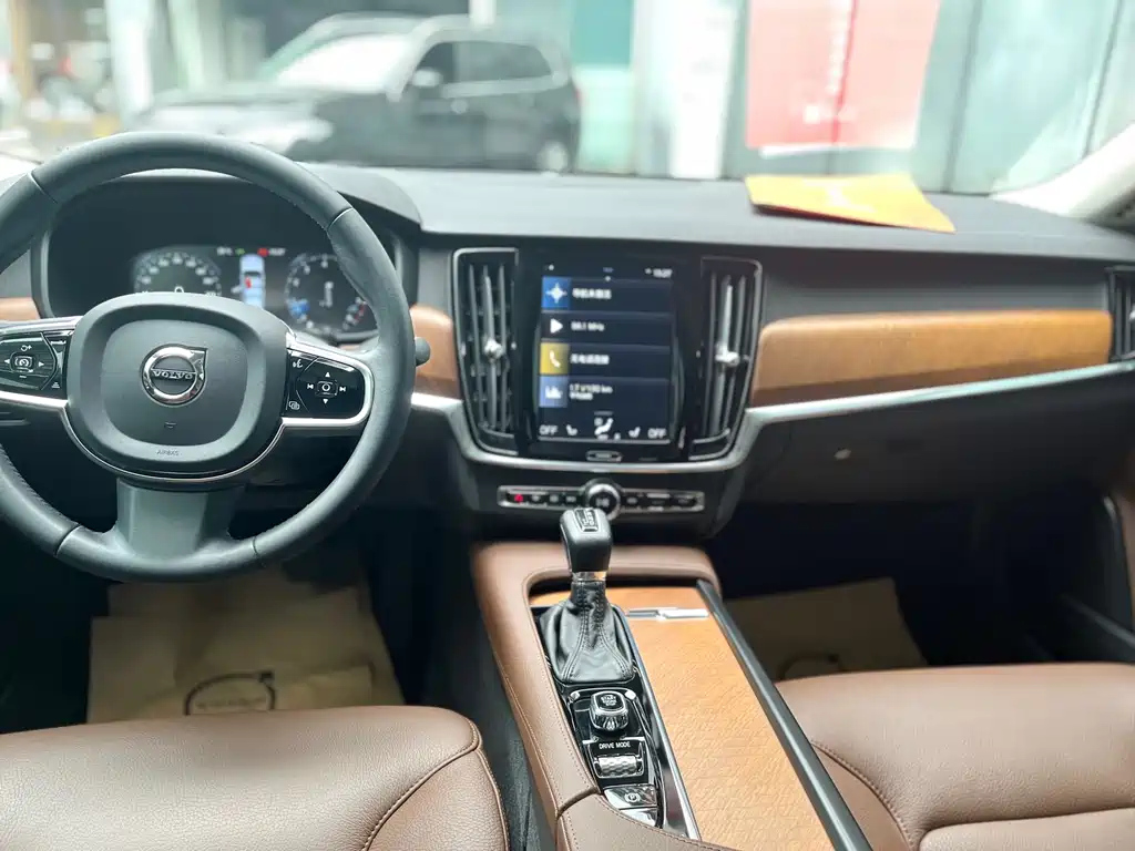 VOLVO S90 2020