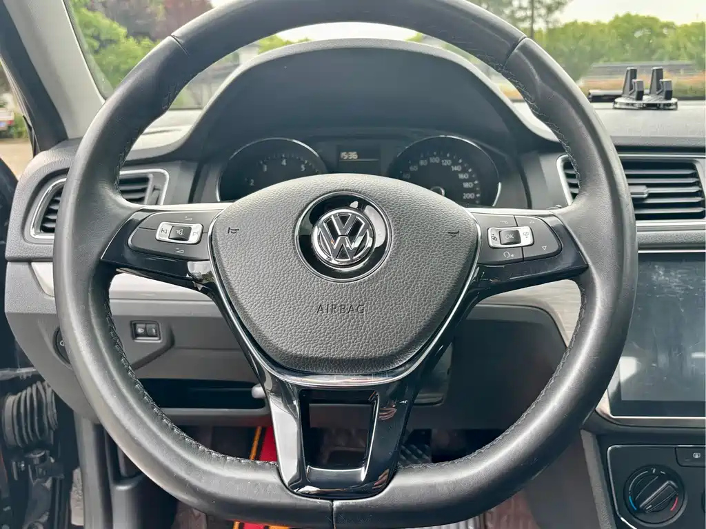 VOLKSWAGEN LAVIDA 2018