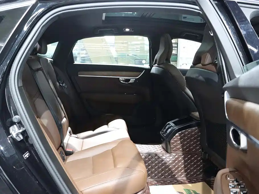 VOLVO S90 2021