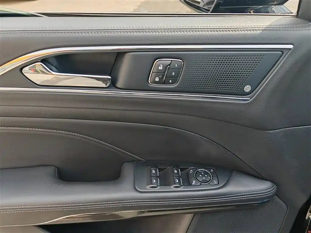 FORD TAURUS 2021