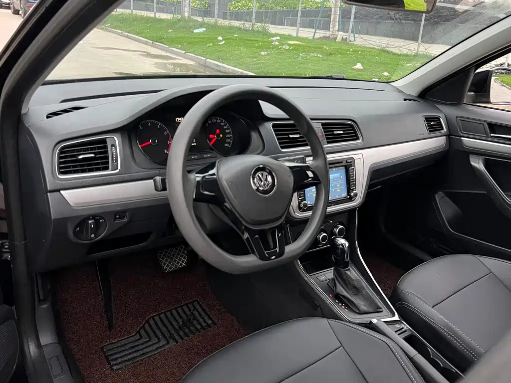 VOLKSWAGEN LAVIDA 2016