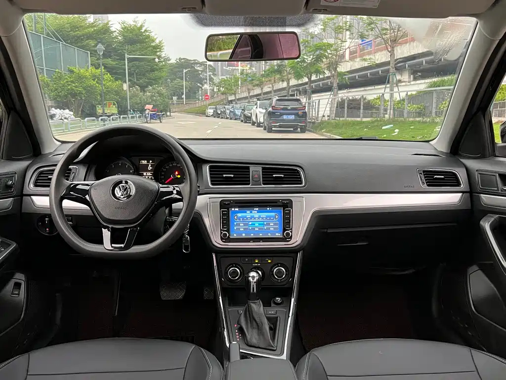 VOLKSWAGEN LAVIDA 2016