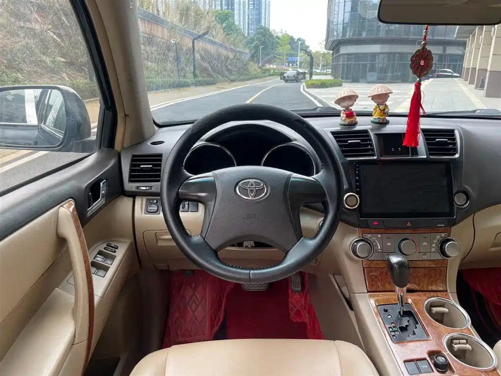 TOYOTA HIGHLANDER 2013
