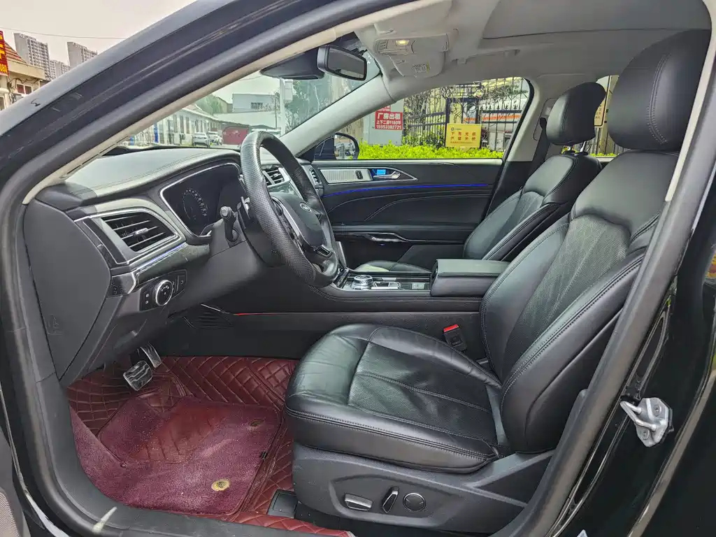 FORD TAURUS 2020