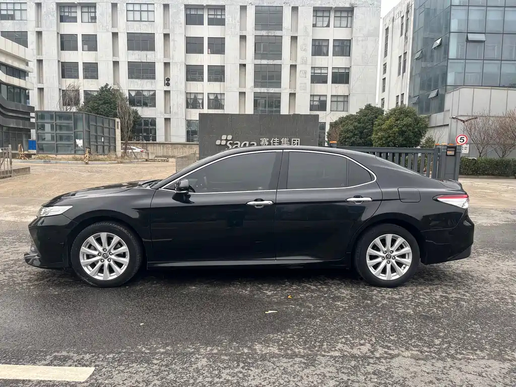 TOYOTA CAMRY 2019