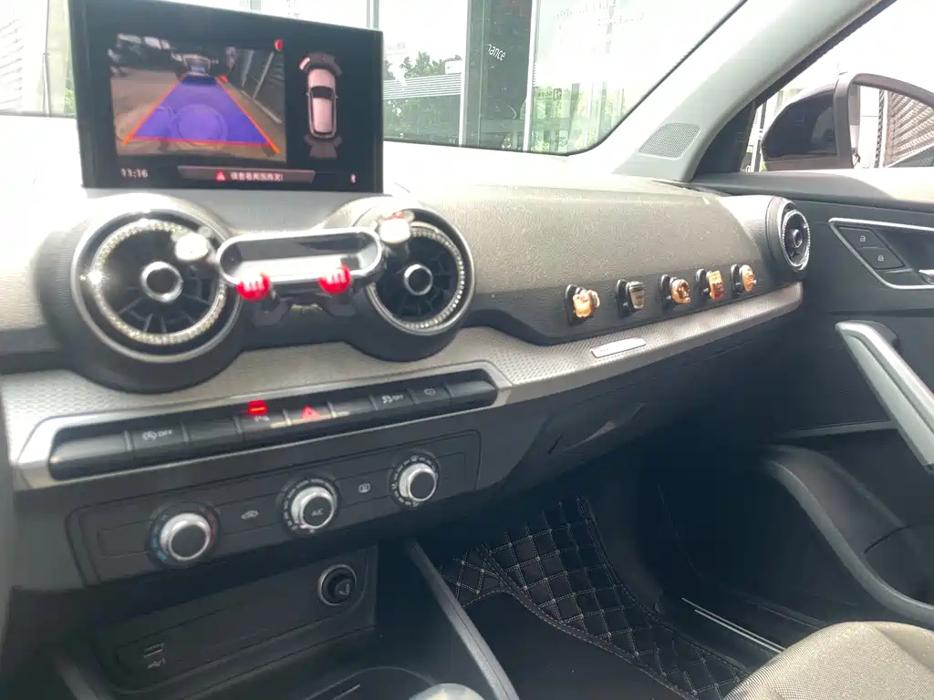 AUDI Q2L 2021