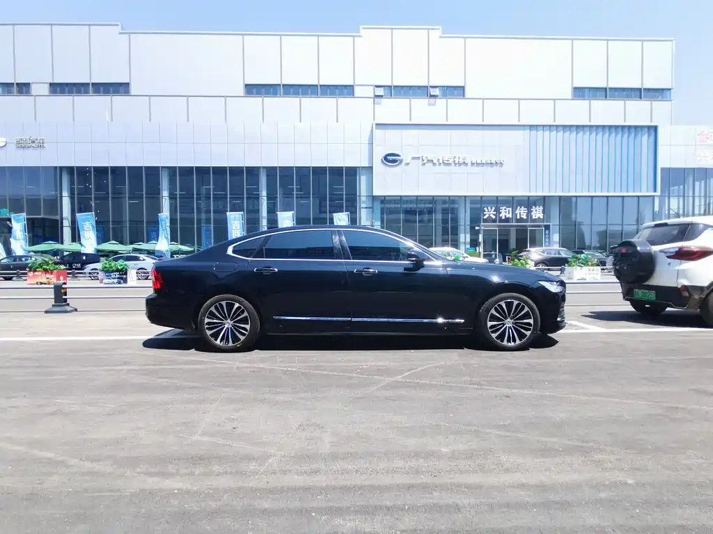 VOLVO S90 2022