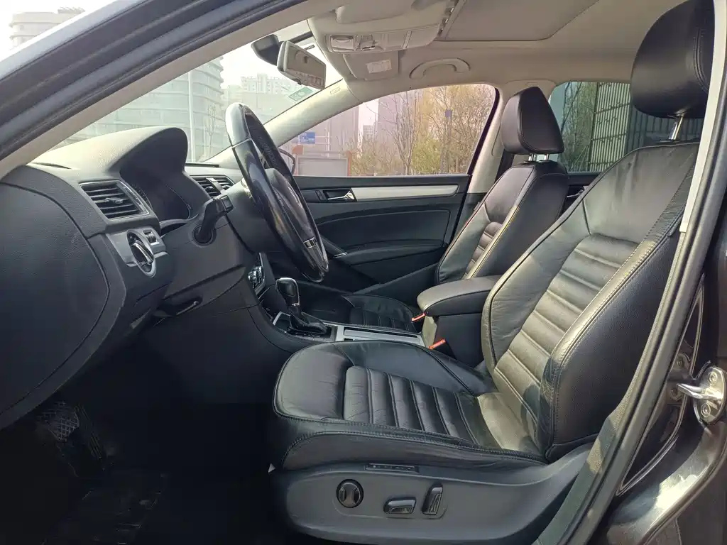 VOLKSWAGEN PASSAT 2016
