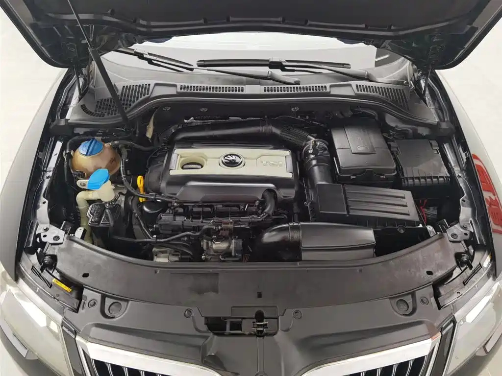 SKODA SUPERB 2015