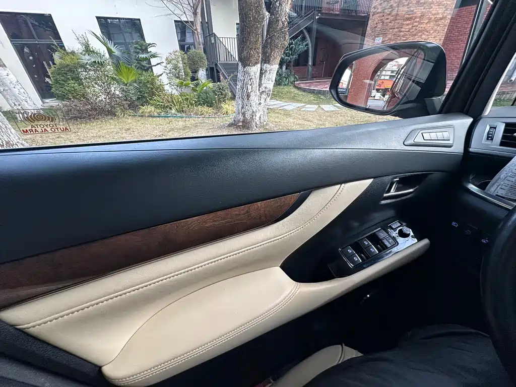 TOYOTA ALPHARD 2015