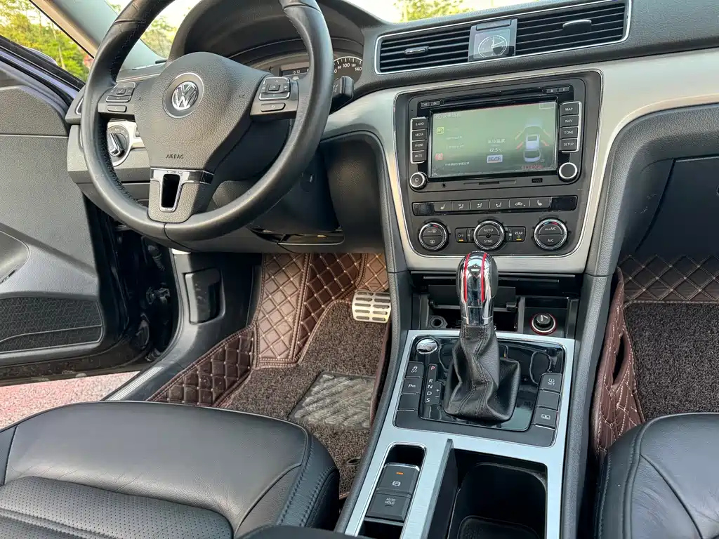 VOLKSWAGEN PASSAT 2014