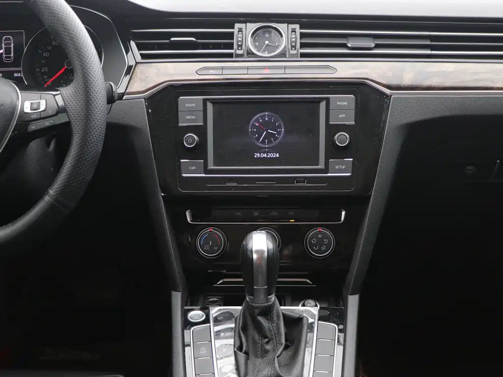 VOLKSWAGEN MAGOTAN 2020